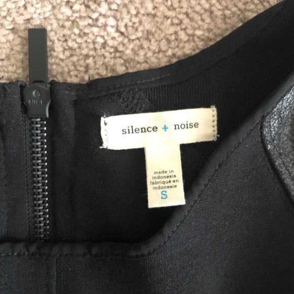 Little black dress - Picture 2 of 2